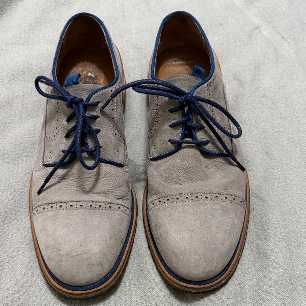 Gray Oxford Shoes with Blue Accents